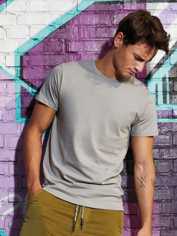 Mann mit Corporate Fashion, Corporate wear oder Corporate Kleidung T-Shirt