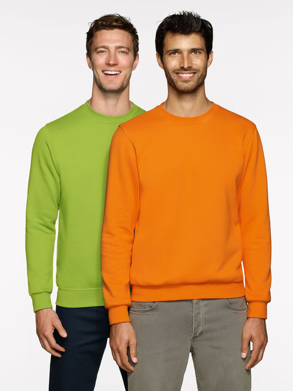 Zwei Männer mit Corporate Fashion, Corporate Wear oder Corporate Kleidung Pullover