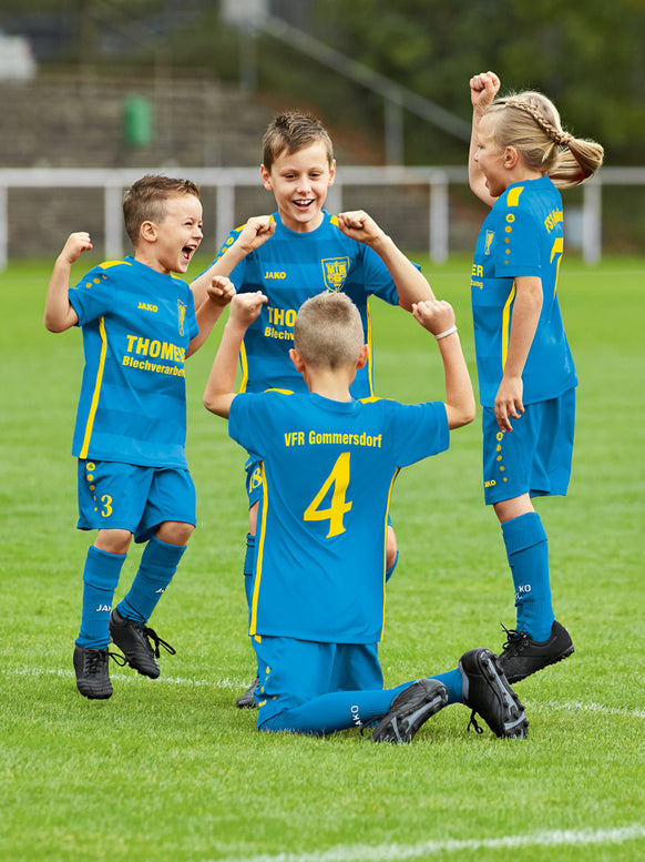 Kinder mit Sportbekleidung bedrucken oder Trikots bedrucken Trikots
