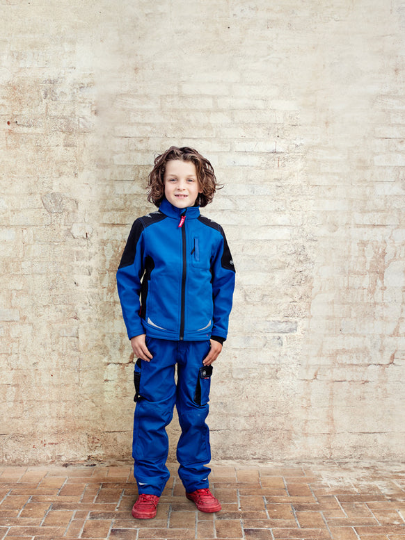 Kind mit personalisiertem Workwear, Arbeitskleidung bedrucken oder besticken, Regenkleidung Fliessjacke