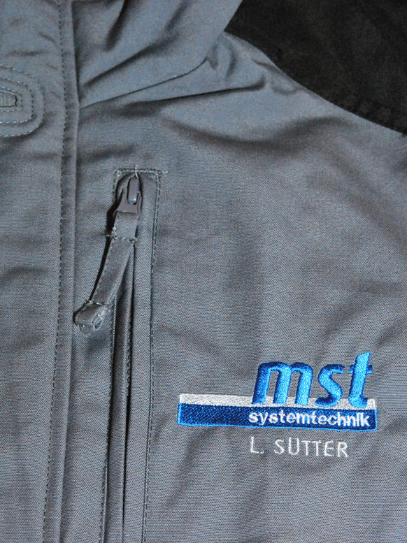 Personalisiertes Workwear, Arbeitskleidung bedrucken oder besticken Fliessjacke